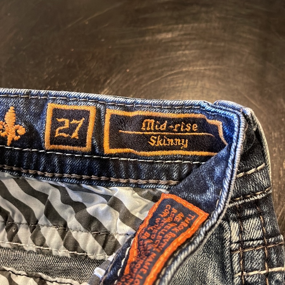 Rock Revival Mid-Rise ‘Muna’ Skinny Jeans - Picture 3 of 5